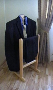 Pastatoma drabužių pakaba - pravartus baldas/interjero detalė arba originali dovana