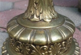 Oniksu puošta stalo lempa