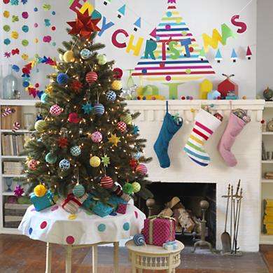 Spalvingas ir linksmas namų dekoravimas Kalėdoms